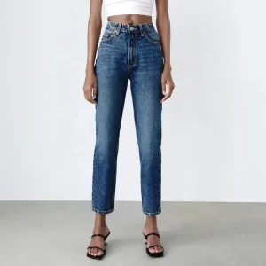 Basic Casual Straight Style Women’s Jeans Breathable Denim with Logo on Waist