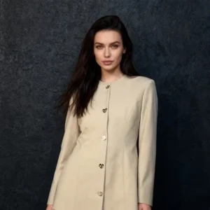 Casual Women’s Flap Round Neck Long Sleeve Slim Commuter Suit Jacket a Refined Blazer with Collarless Design