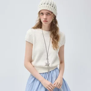 Custom Cream White Short Sleeve Knit Top with Crew Neck and Ribbed Hem Design for Student Fashion