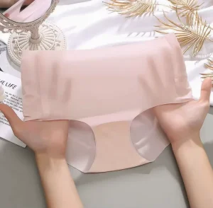 Custom New Antibacterial Nylon Polyester Ultra thin Underwear Women’s Peach Hip Summer Breathable Sexy Briefs ODM