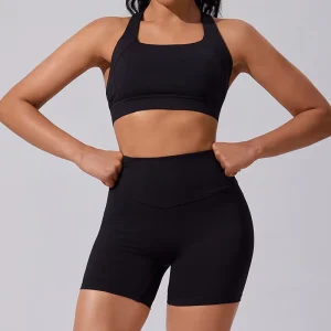Custom Quick Dry Solid Womens Workout Set Halter Neck Scrunch Butt High Waist Biker Fitness Shorts 2 Piece Gym Set Front Logo
