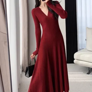 French Style for Style V neck Slim fit Long sleeved A Line Knitted Dress Women’s Autumn Winter New Style Slimming Gentle