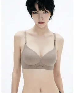 High quality Ladies Seamless Bra Europe and the United States Gathered Hollow Latex Rims Underwear