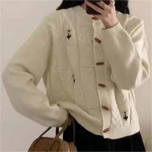 Korean Style Spring Autumn New Fashion Crew Neck Button Acrylic Sweater Coat Women’s Loose Embroidered Plants Flowers Cardigan