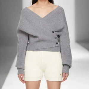 OEM & ODM Custom Women’s Fashion Casual Knitted Sweater Long Sleeve V Neck Jacquard Knitwear with Button Decoration Breathable