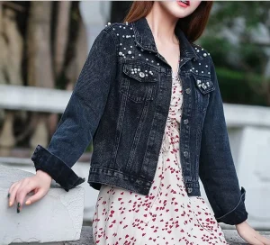White Cotton Denim Jacket Suitable for Women’s Winter Street Fashion Button Closure Front Pocket Decoration