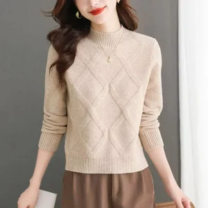 Women’s Casual Knitted Crew Neck Sweater with Batwing Sleeves and Tassel Decoration for Winter