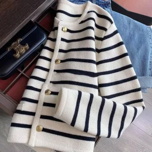 Women’s Casual Red and White Striped Waxy Knitted Top for Autumn Age-Reducing Short Sweater Cardigan