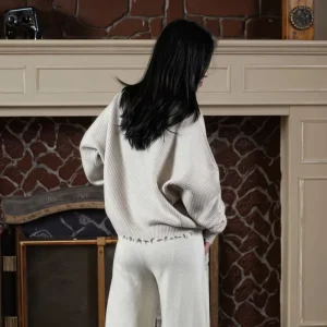 Women’s Slim Fit Ribbed Cashmere Sweater Classic Winter Front Logo Versatile Look