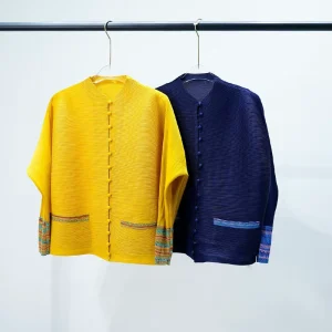 Zhuoyang Manufacturer Custom-made Pleated Solid-coloured Single-breasted Button-down Women’s Long-sleeved T-shirt